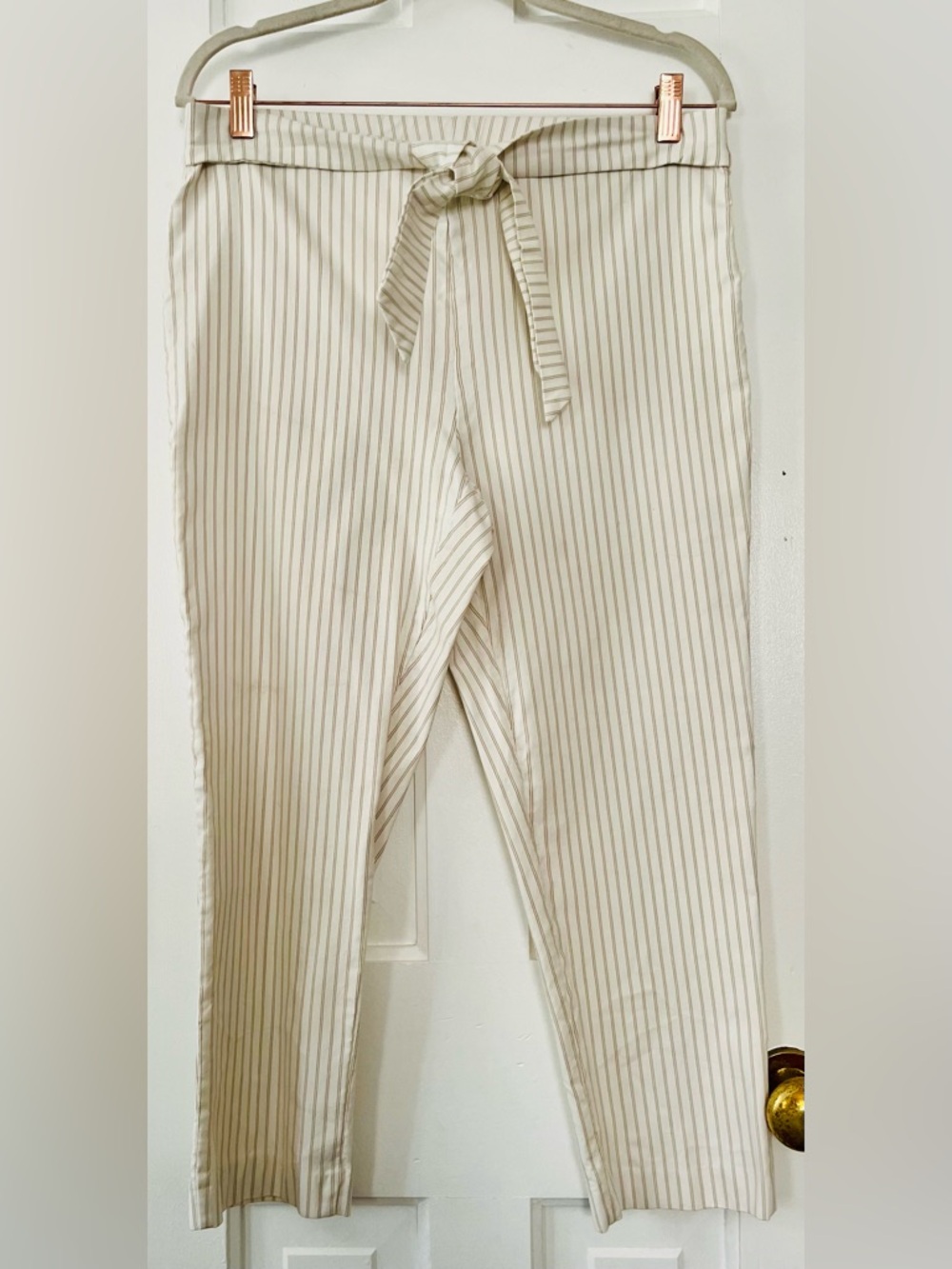 MEG & MARGOT Women's Striped Cream & Tan Capris With Attached Belt Size: Large